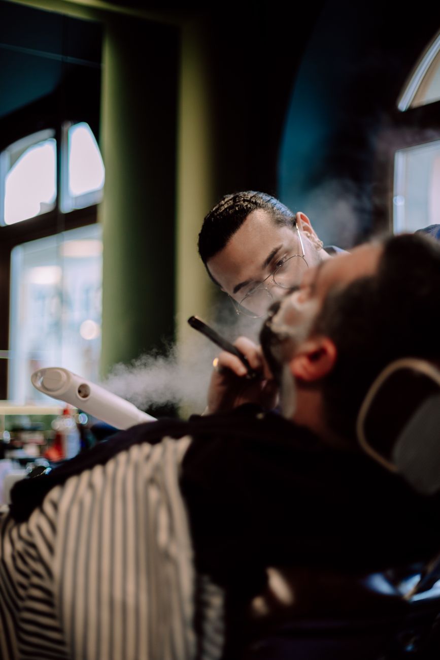 Barba na navalha com toalha quente — Du Bigode