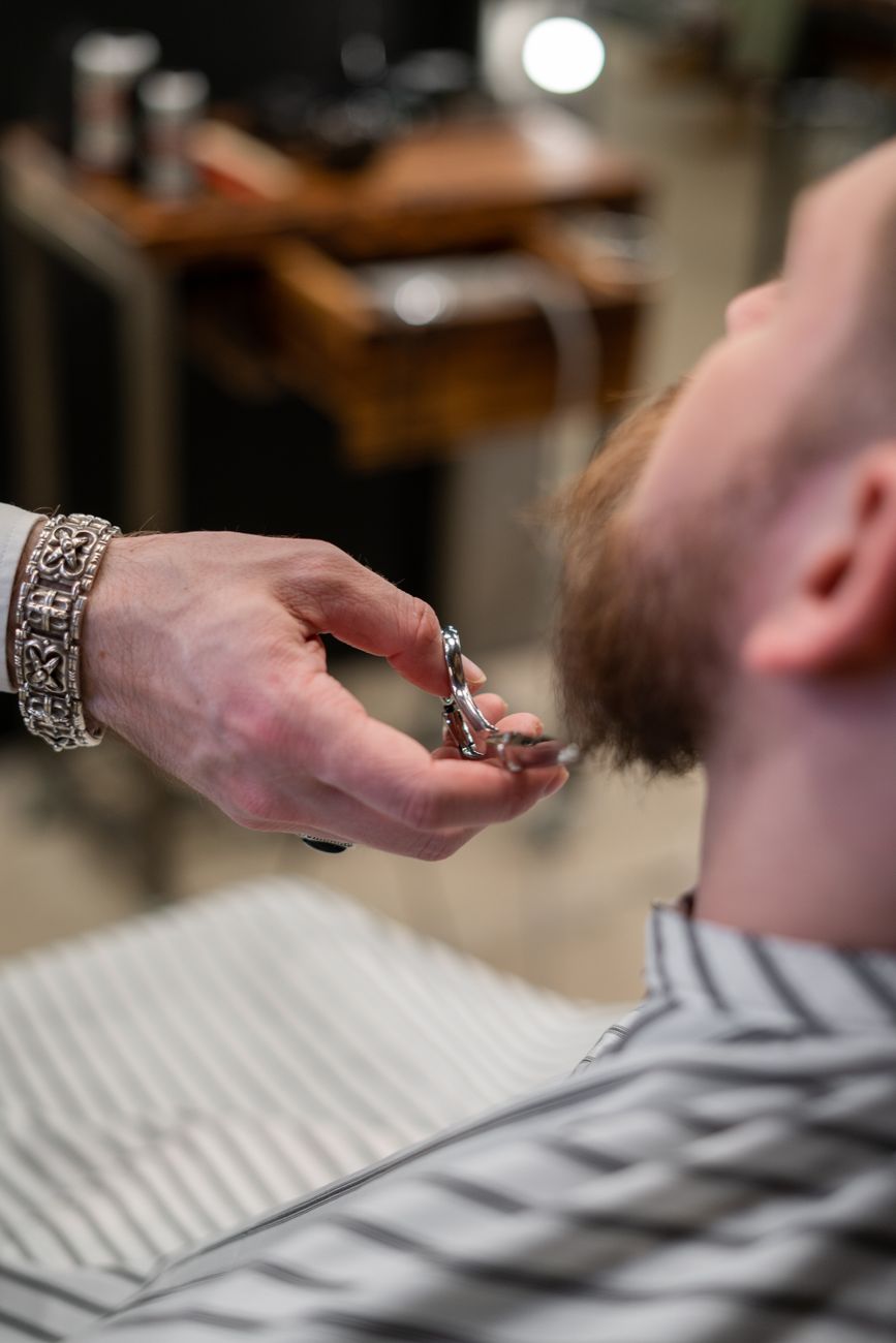 Acabamento da barba no detalhe — Du Bigode