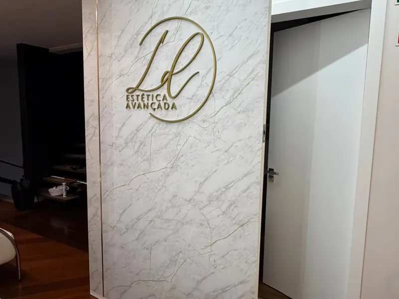 Parede comercial envelopada