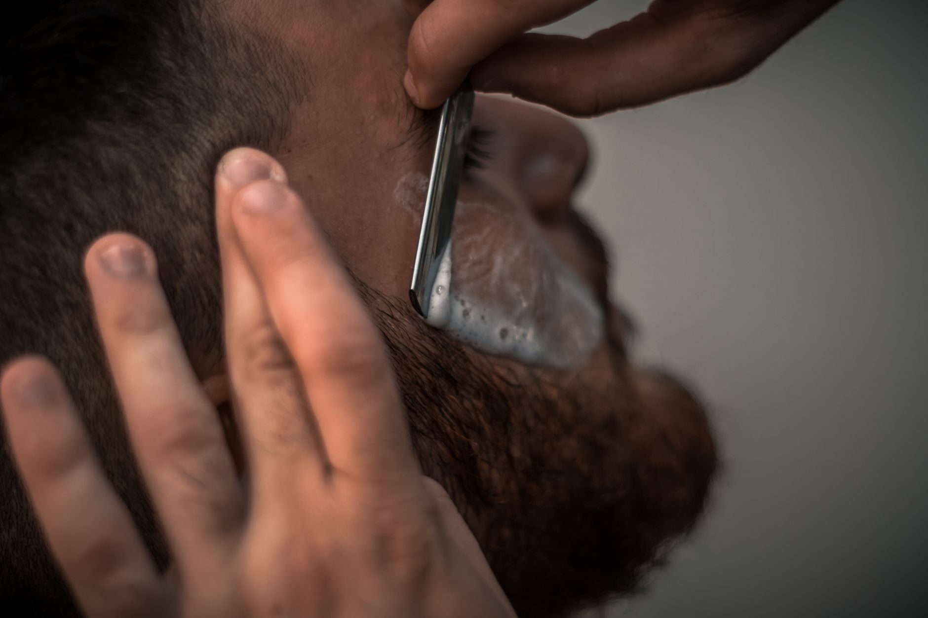 Barba feita na navalha