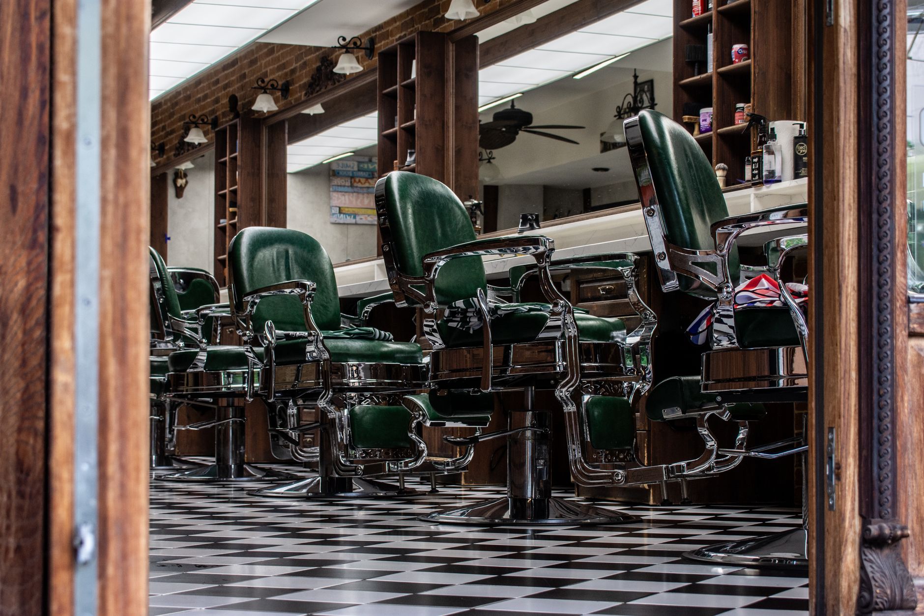 Interior da Visionary Barber Shop em Curitiba